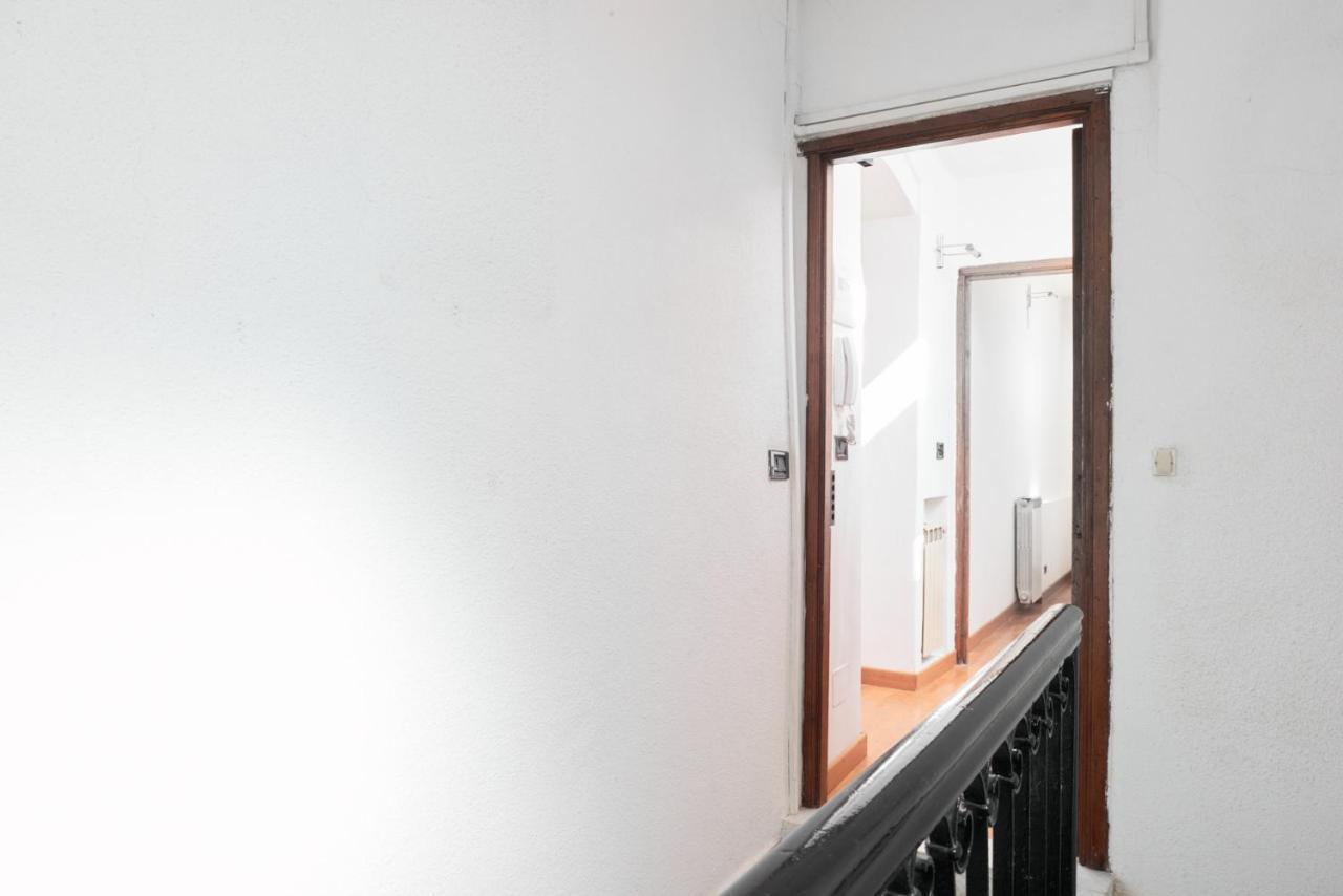 Square Views Apartment Леричи Екстериор снимка