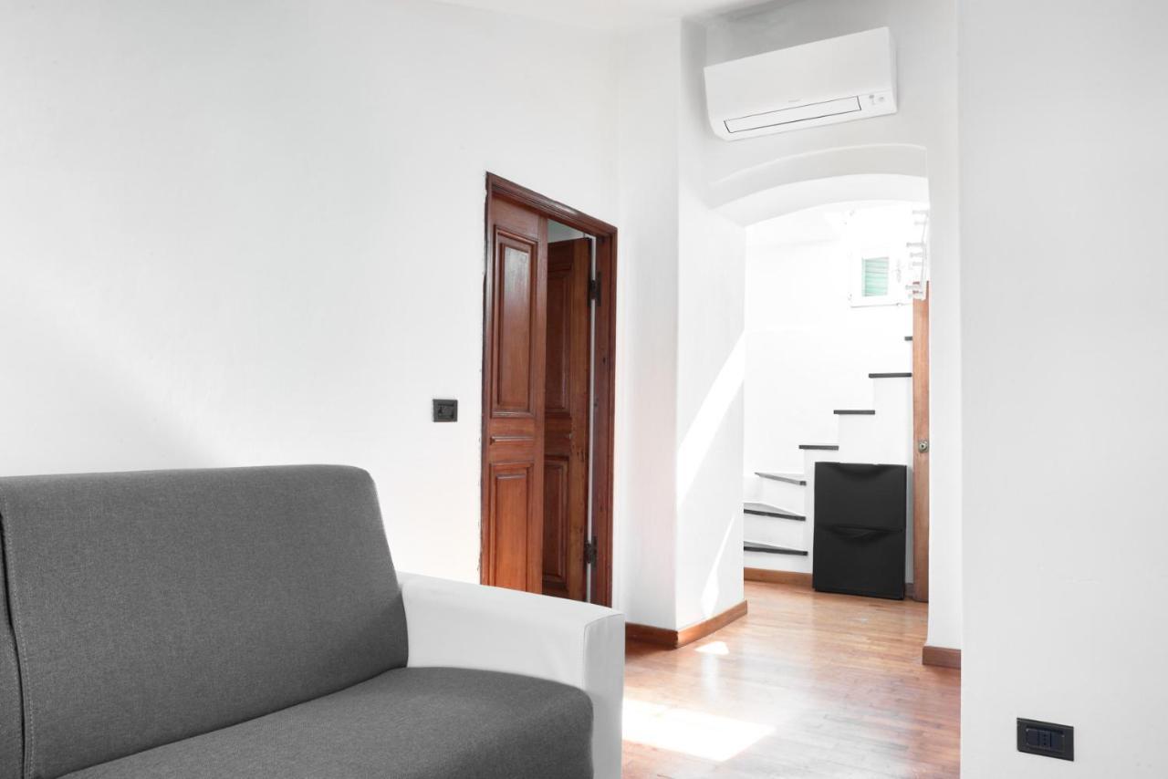 Square Views Apartment Леричи Екстериор снимка